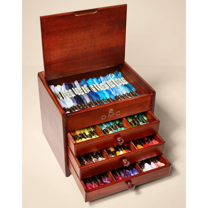 DMC Kleine Vintage Box mit 120 Strängchen von Mouliné-Garn bei bei bei bei bei bei bei bei bei bei Lieblingsgarn
