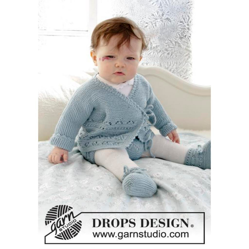 Baby Jacke mit Schühchen im Lochmuster Strickanleitung - Drops Design (PDF) bei bei bei bei bei bei bei bei Lieblingsgarn