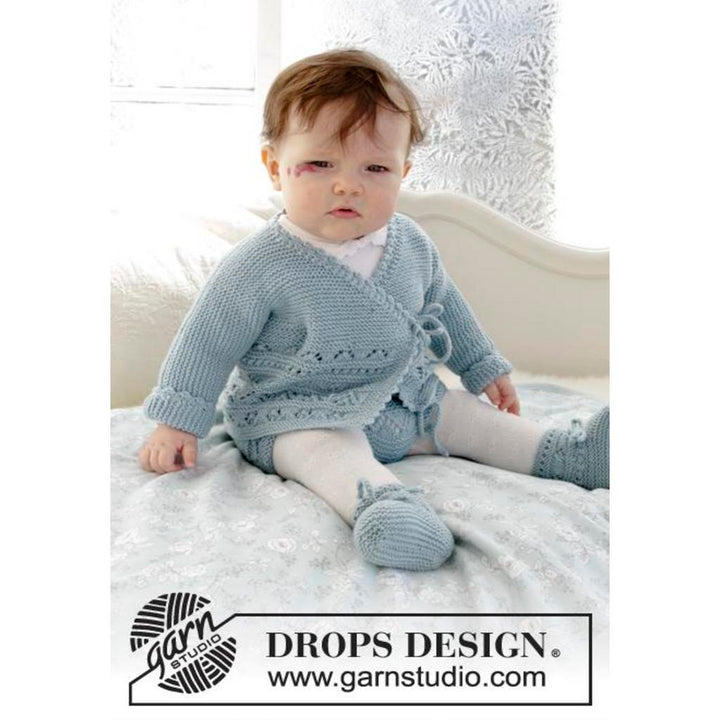 Baby Jacke mit Schühchen im Lochmuster Strickanleitung - Drops Design (PDF) bei bei bei bei bei bei bei bei Lieblingsgarn