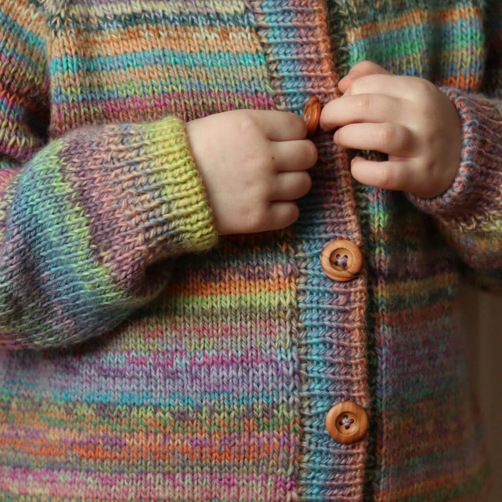 Frau Riedel strickt Pattern Happy Cardigan Mini Strickanleitung - Frau Riedel strickt (PDF) bei bei bei bei Lieblingsgarn