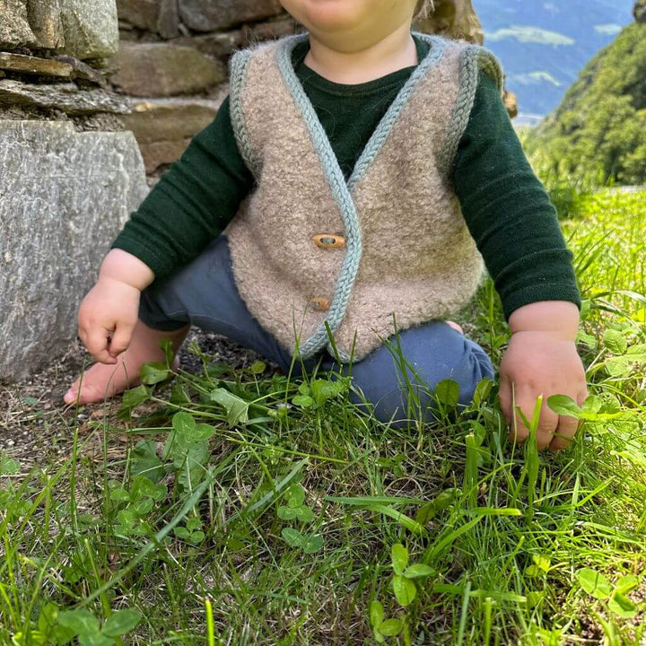 Frau Riedel strickt Weste Toni Mini Strickanleitung - Frau Riedel strickt (PDF) bei bei bei bei bei bei bei bei Lieblingsgarn