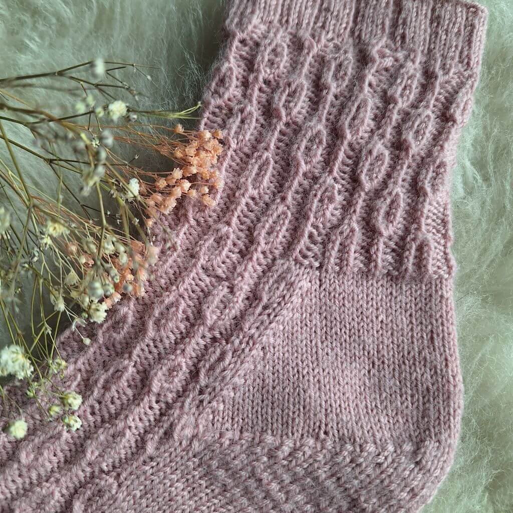 Madame Nadelspiel Pattern Cozy Leaf Socks Strickanleitung - Madame Nadelspiel (PDF) bei bei bei bei bei bei Lieblingsgarn