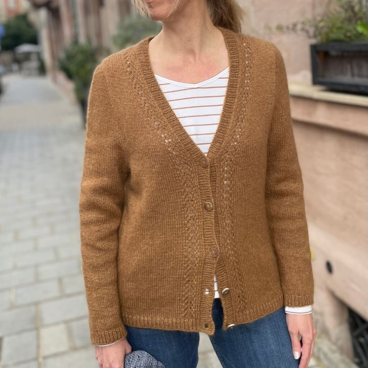 Strickauszeit Mella Cardigan Strickanleitung - Strickauszeit (PDF) bei bei bei bei bei bei bei bei bei bei Lieblingsgarn