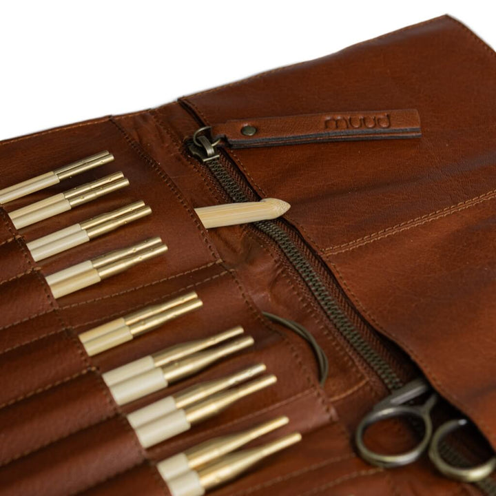 muud Stockholm - Ledertasche für Nadelsysteme bei bei bei bei bei bei bei bei bei bei bei bei bei bei bei bei Lieblingsgarn