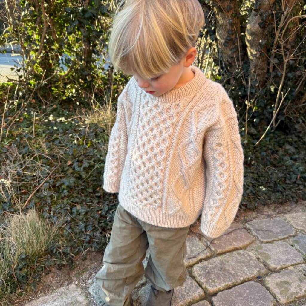 PetiteKnit Pullover Dagmar Sweater Junior Strickanleitung - PetiteKnit (Heft) bei bei bei bei bei bei bei bei Lieblingsgarn