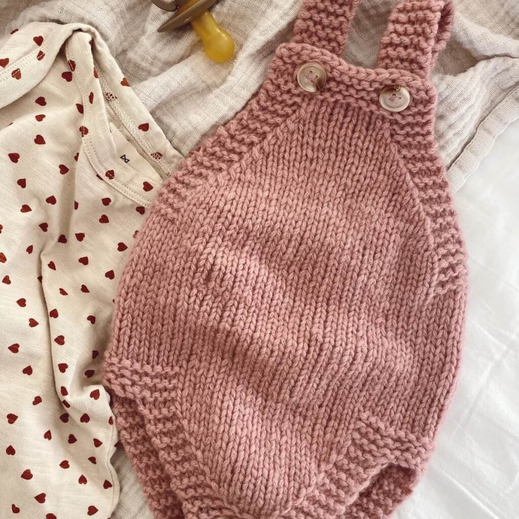 PetiteKnit Pattern Strampler Kleiner Bruder Strickanleitung - PetiteKnit (Heft) bei bei bei bei bei bei bei bei Lieblingsgarn
