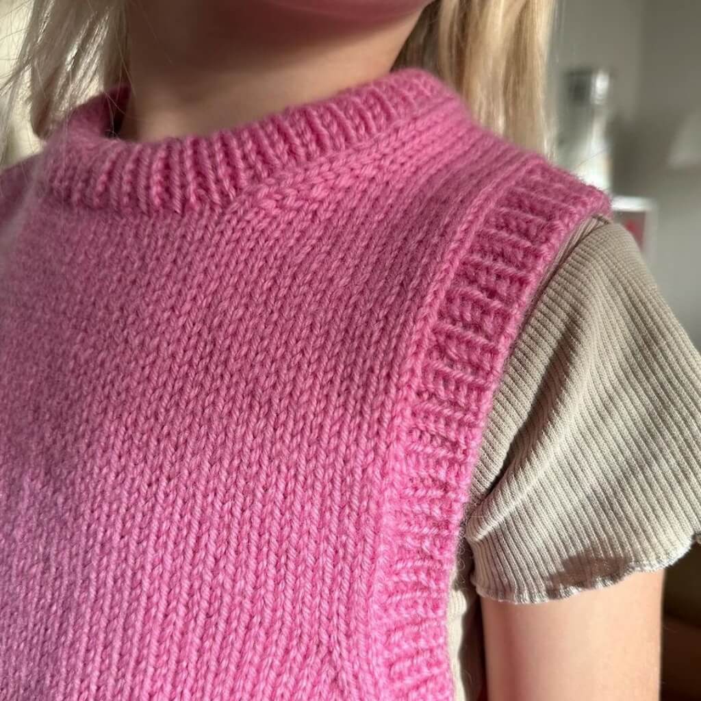 PetiteKnit Pattern Pullunder Lulu Slipover Junior Strickanleitung - PetiteKnit (Heft) bei bei bei bei bei bei Lieblingsgarn