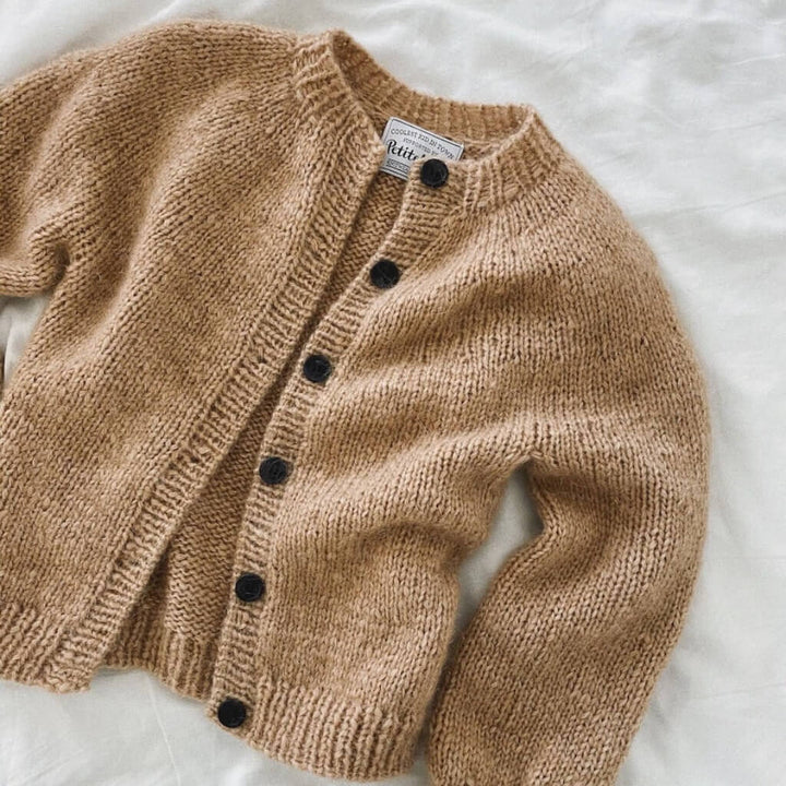 PetiteKnit Pattern Kinderstrickjacke Novice Cardigan Junior Chunky Edition Strickanleitung - PetiteKnit bei Lieblingsgarn