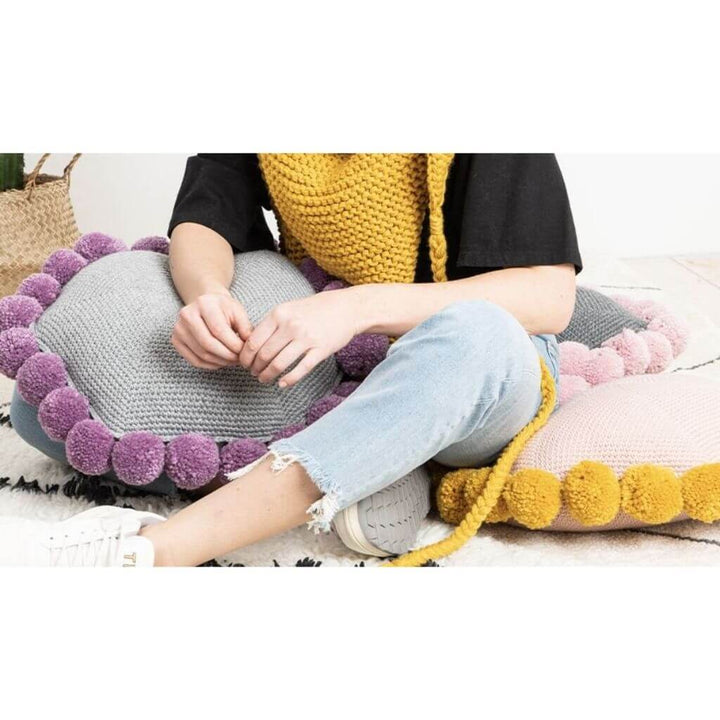 Rico Design Pattern Kissen mit Pompons Häkelanleitung - Rico Design (PDF) bei bei bei bei bei bei bei bei bei Lieblingsgarn
