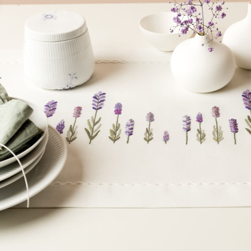 Rico Design Stickset Tischläufer Lavendel bei bei bei bei bei bei bei bei bei bei Lieblingsgarn