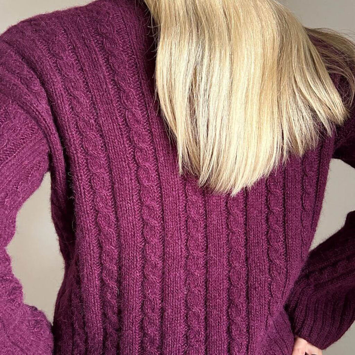 Rita Koch Burgundy Sweater Pullover mit Zopfmuster Strickanleitung - Rita Koch (PDF) bei bei bei bei bei bei Lieblingsgarn