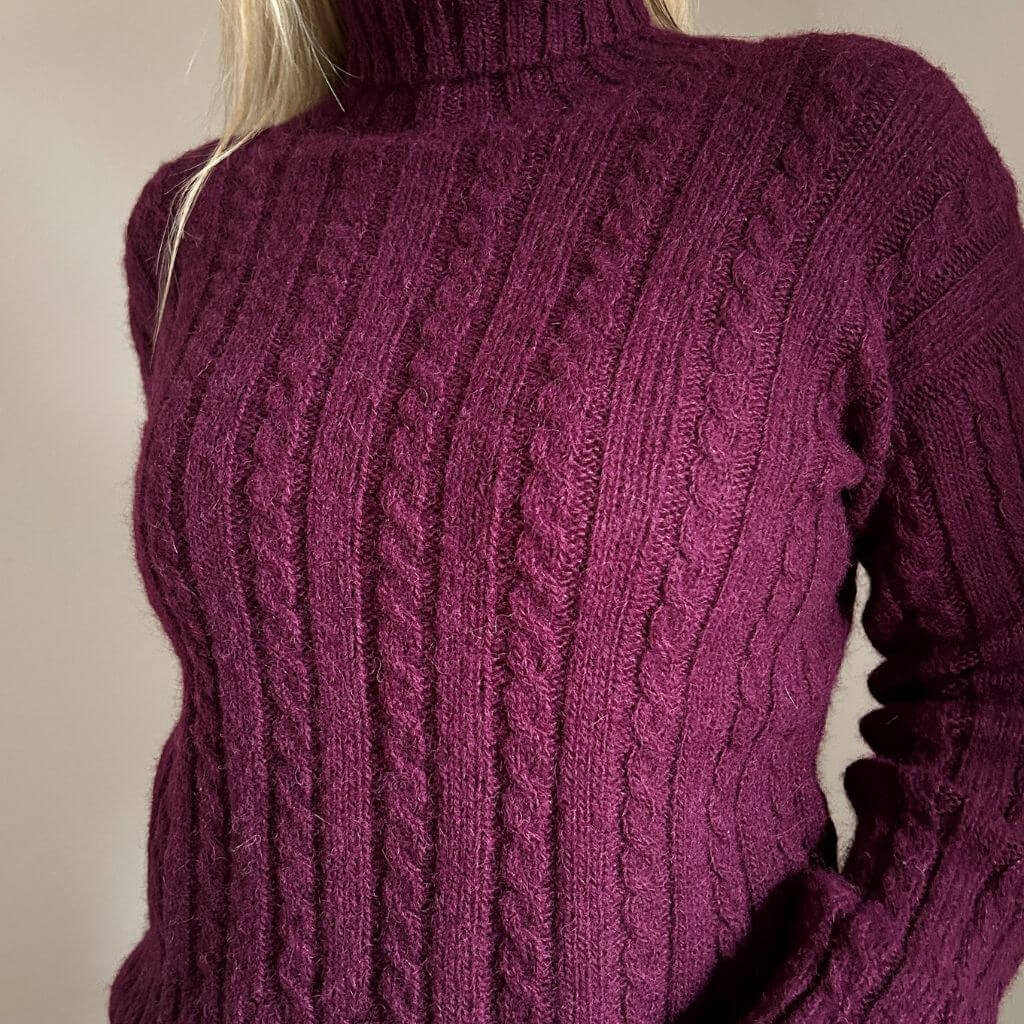 Rita Koch Burgundy Sweater Pullover mit Zopfmuster Strickanleitung - Rita Koch (PDF) bei bei bei bei bei bei Lieblingsgarn