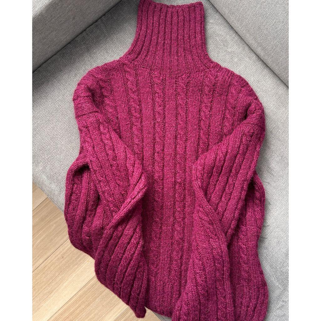 Rita Koch Burgundy Sweater Pullover mit Zopfmuster Strickanleitung - Rita Koch (PDF) bei bei bei bei bei bei Lieblingsgarn