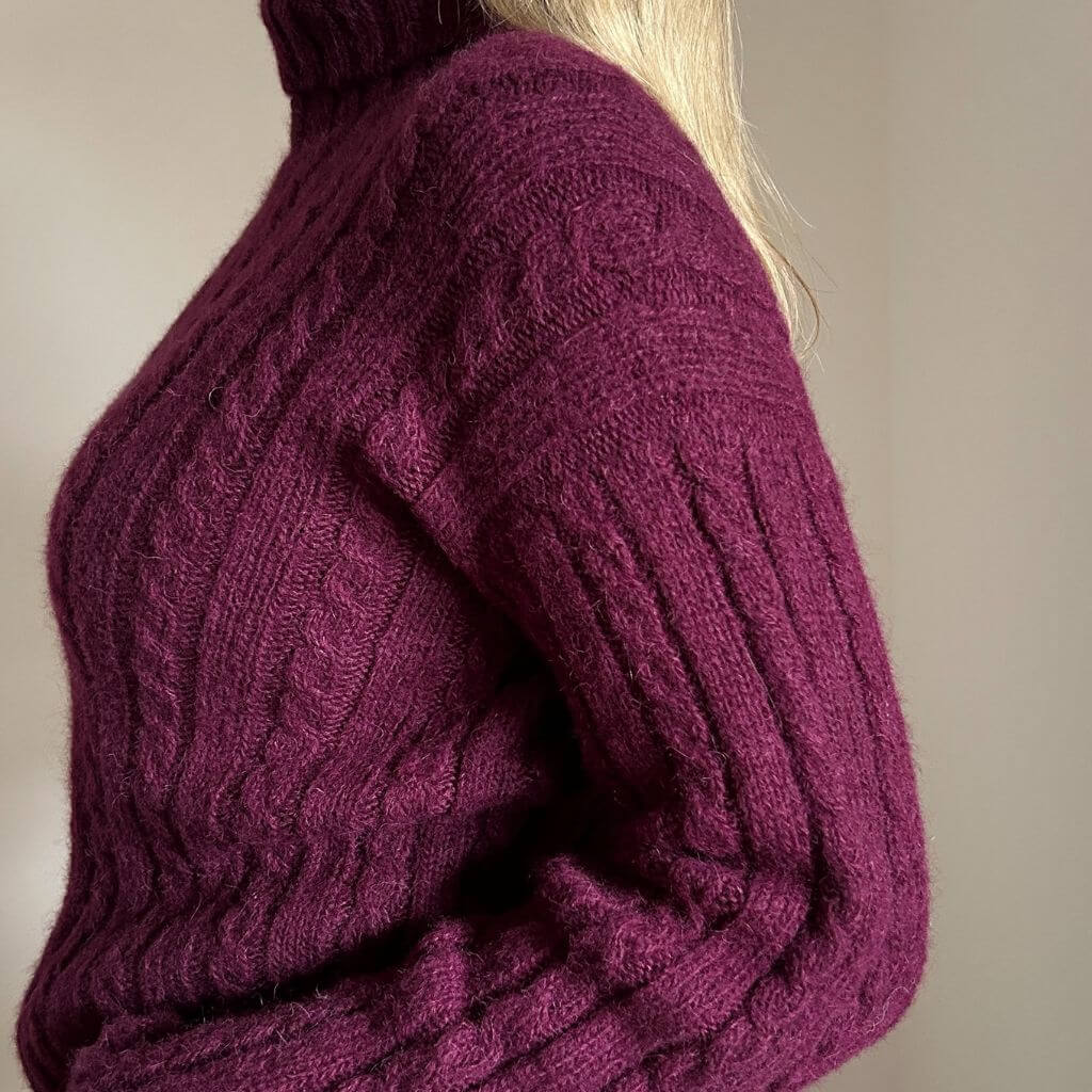 Rita Koch Burgundy Sweater Pullover mit Zopfmuster Strickanleitung - Rita Koch (PDF) bei bei bei bei bei bei Lieblingsgarn