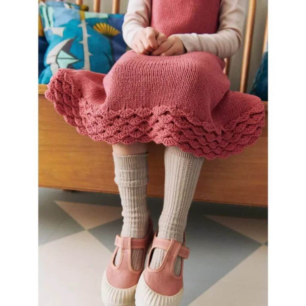 Sandnes Garn Pattern Roselyn Dress Junior Strickanleitung - Sandnes Garn (Heft) bei bei bei bei bei bei bei bei Lieblingsgarn