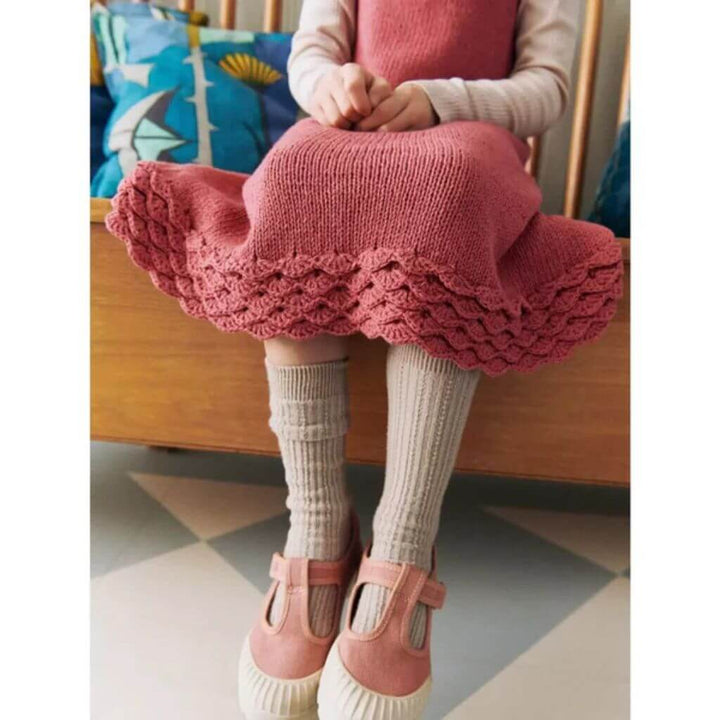 Sandnes Garn Pattern Roselyn Dress Junior Strickanleitung - Sandnes Garn (Heft) bei bei bei bei bei bei bei bei Lieblingsgarn