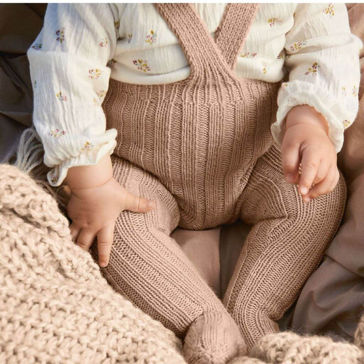 Sandnes Garn Pattern Baby Strumpfhose mit Trägern Ivo Strickanleitung - Sandnes Garn (Heft) bei bei bei bei bei Lieblingsgarn
