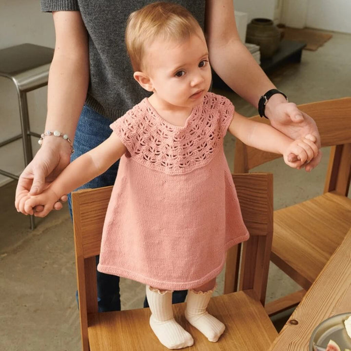 Sandnes Garn Kleid Indy Dress Baby Strickanleitung - Sandnes Garn (Heft) bei bei bei bei bei bei bei bei bei Lieblingsgarn