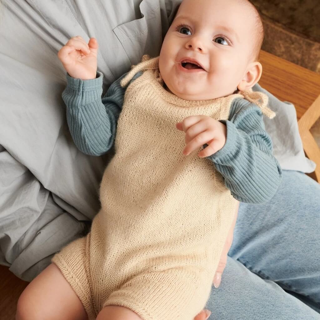Sandnes Garn Kurze Hose Bunny Shorts Baby Strickanleitung - Sandnes Garn (Heft) bei bei bei bei bei bei bei bei Lieblingsgarn