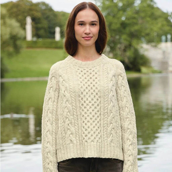 Sandnes Garn Wilbur Cable Sweater Strickanleitung - Sandnes Garn (Heft) bei bei bei bei bei bei bei bei bei bei Lieblingsgarn