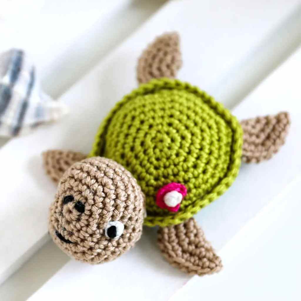 Schildkröte Tilda Amigurumi Häkelanleitung – Gründl (PDF) – Produktansicht bei bei bei bei bei bei bei Lieblingsgarn