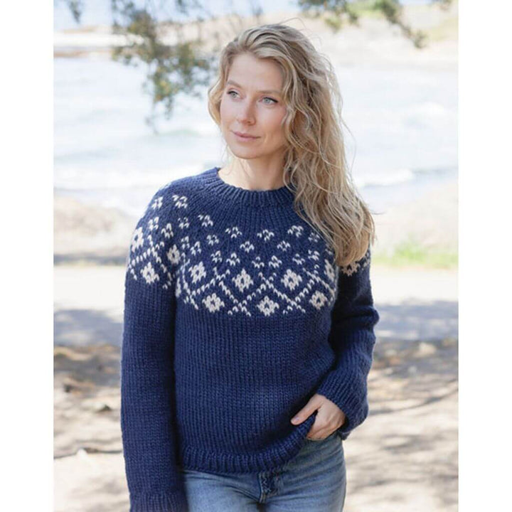 Pullover Midnight Flowers Sweater Strickanleitung - DROPS Design (PDF)