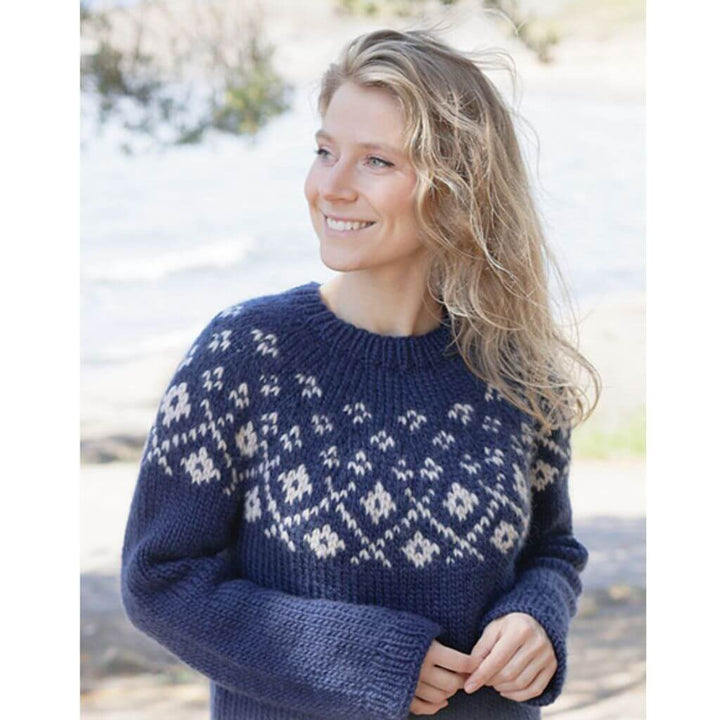 Pullover Midnight Flowers Sweater Strickanleitung - DROPS Design (PDF)