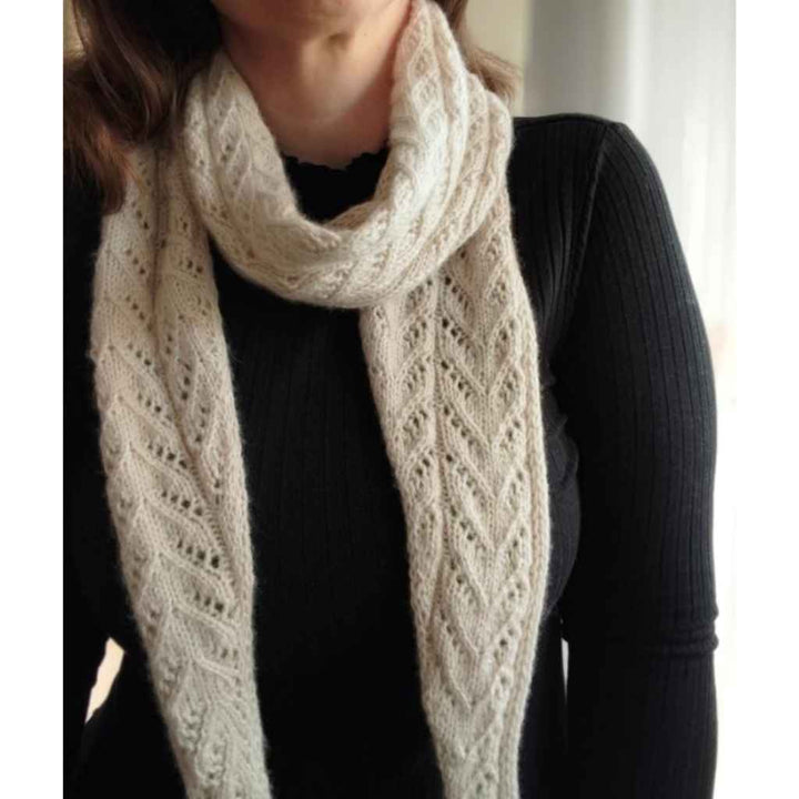 Miene Knits Tuch Heartwave Scarf Strickanleitung – Produktansicht bei Lieblingsgarn