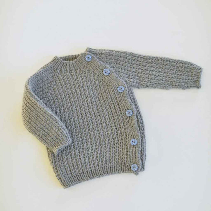 Yndestrikk Tinde Babyjacke Strickanleitung – Bild 4 von 4 bei Lieblingsgarn