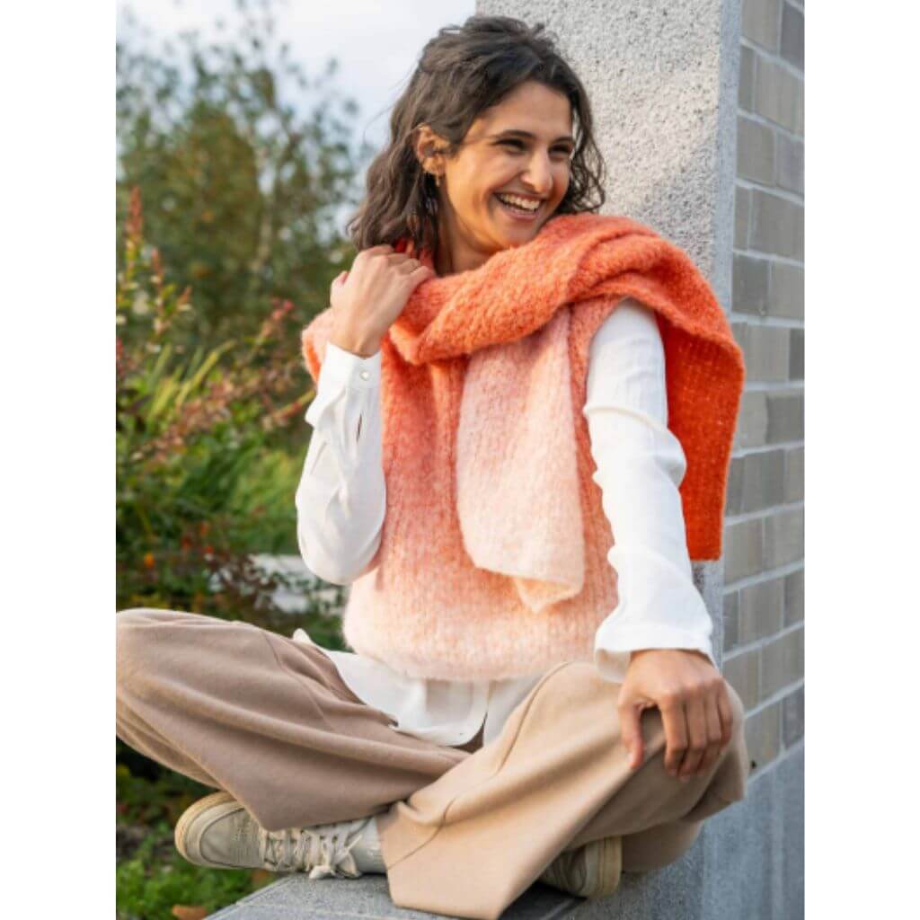 Color-Magic Slipover- und Kurzschal Strickanleitung – Gründl (PDF) – Produktansicht bei bei bei bei bei bei Lieblingsgarn