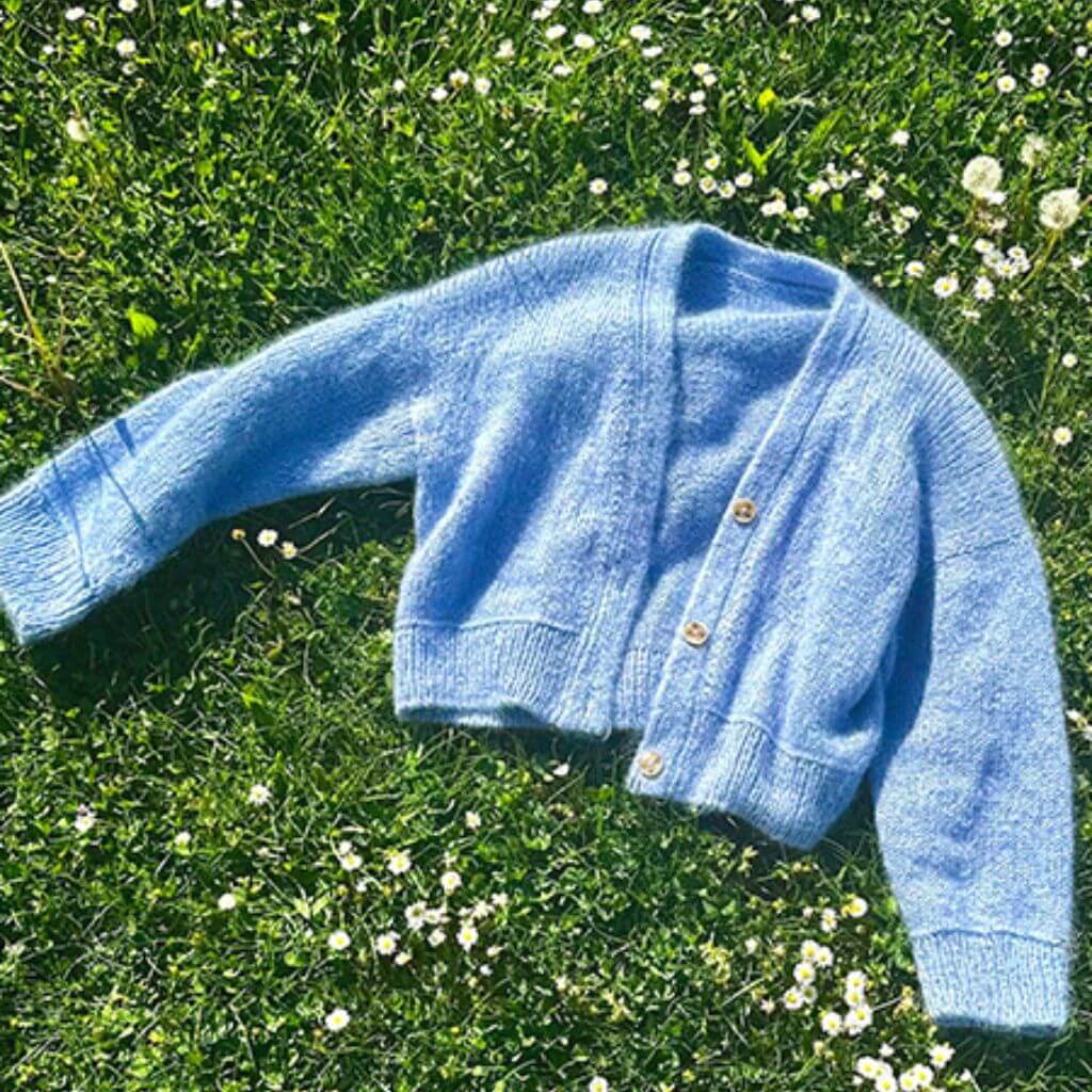 wemadewardrobe Maja Cardigan V-Neck Strickanleitung - wemadewardrobe (PDF) bei bei bei bei bei bei bei bei Lieblingsgarn