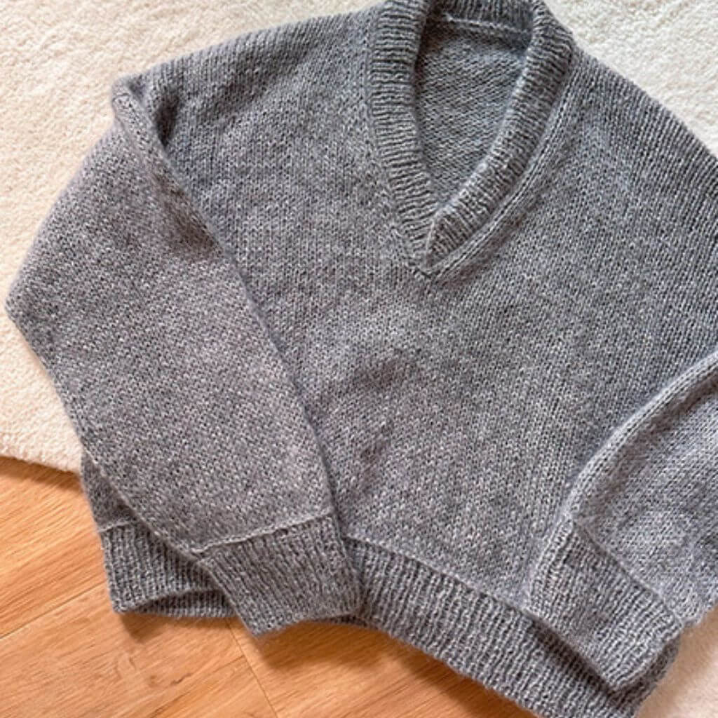 wemadewardrobe Maja Sweater V-Neck Strickanleitung - wemadewardrobe (PDF) bei bei bei bei bei bei bei bei bei Lieblingsgarn