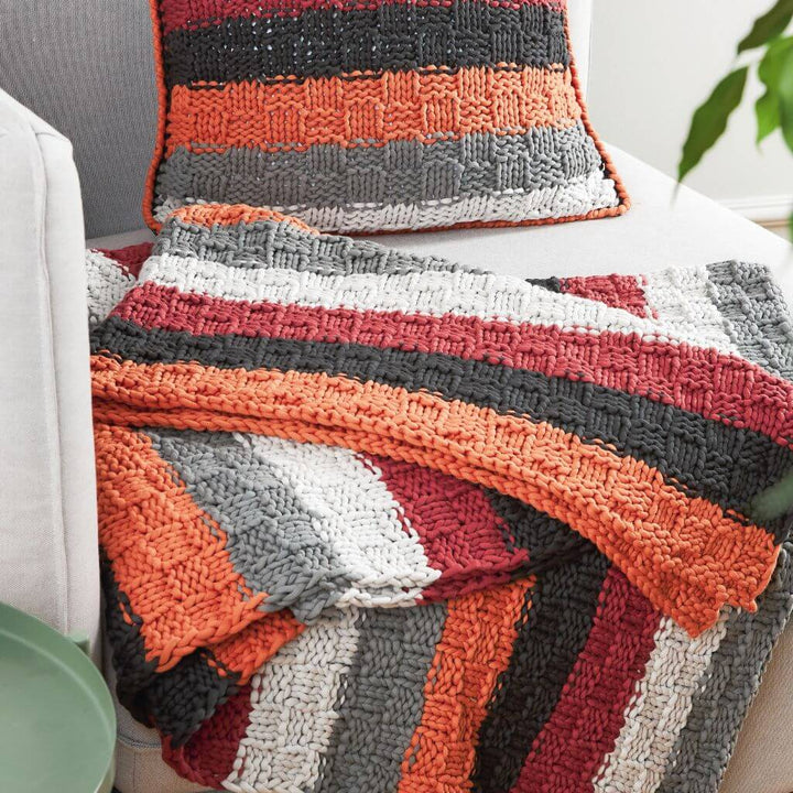 Woolly Hugs Pattern Strickdecke mit Kissen Strickanleitung - Woolly Hugs (PDF) bei bei bei bei bei bei bei Lieblingsgarn