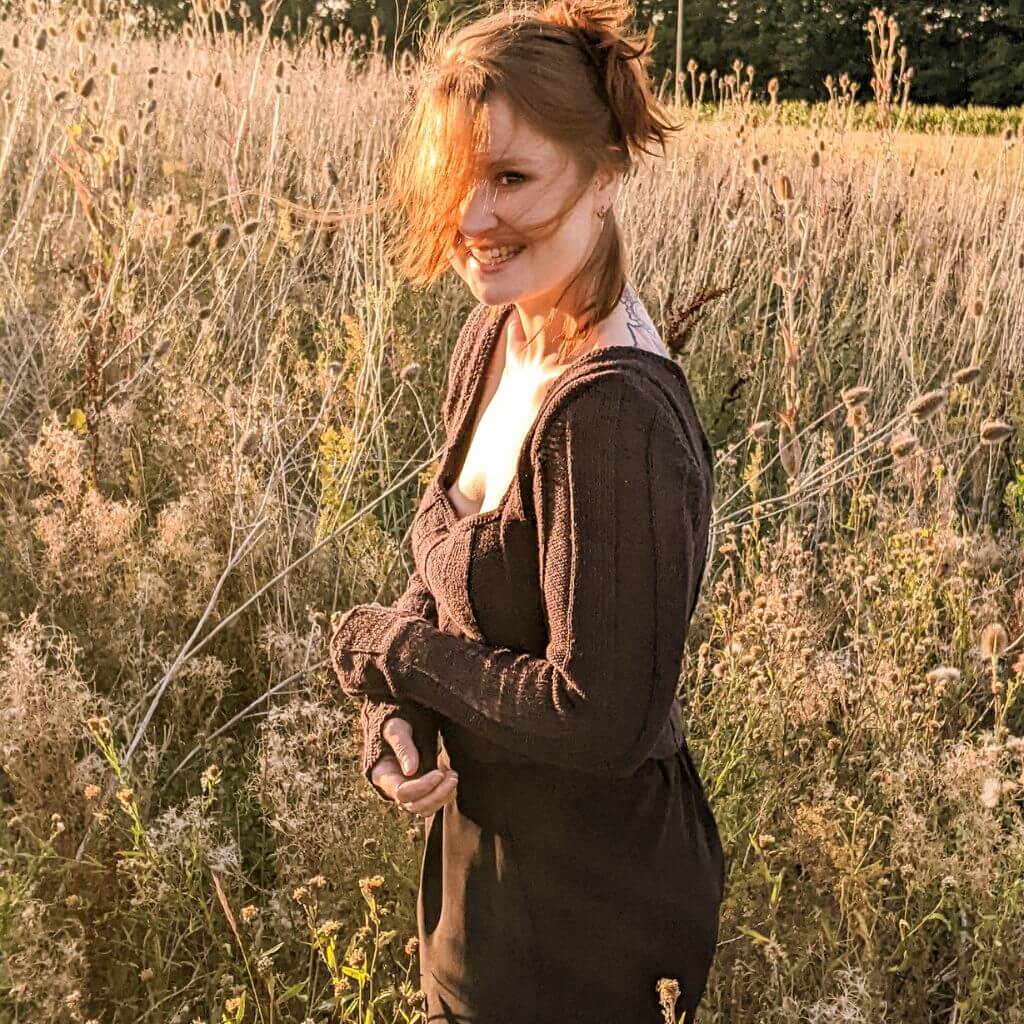 Yarn Me Up Morticia Sweater Strickanleitung - Yarn me Up (PDF) bei bei bei bei bei bei bei bei bei bei Lieblingsgarn