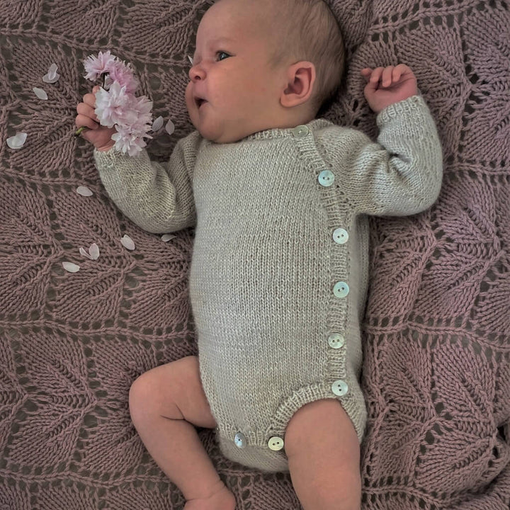 Yndestrikk Pattern Baby Knöpfebody Strickanleitung - Yndestrikk (PDF) bei bei bei bei bei bei bei bei bei bei Lieblingsgarn