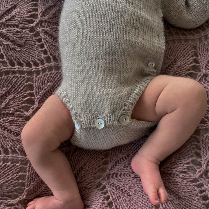Yndestrikk Pattern Baby Knöpfebody Strickanleitung - Yndestrikk (PDF) bei bei bei bei bei bei bei bei bei bei Lieblingsgarn