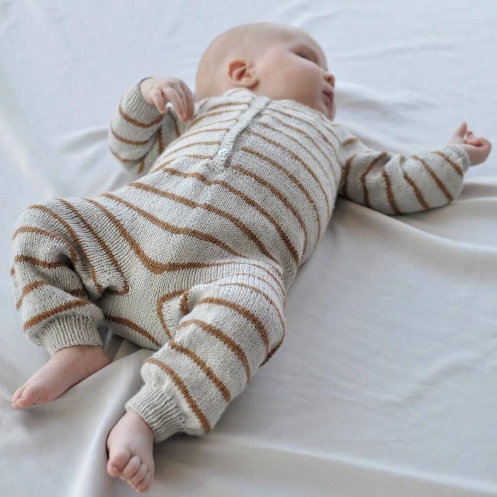 Yndestrikk Pattern Babystrampler Theos Strickanleitung - Yndestrikk (PDF) bei bei bei bei bei bei bei bei bei Lieblingsgarn