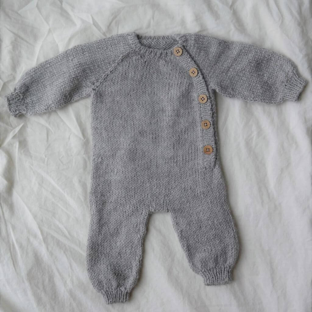 Yndestrikk Pattern Langer Babystrampler Strickanleitung - Yndestrikk (PDF) bei bei bei bei bei bei bei bei Lieblingsgarn